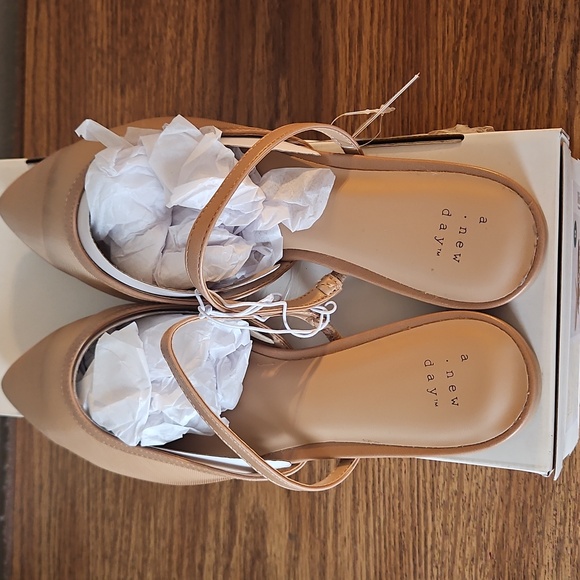 NWT A New Day Vienna Tan Women's Flats - Picture 3 of 6